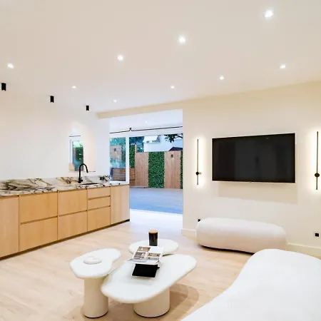 Cocoon In Cannes Martinez